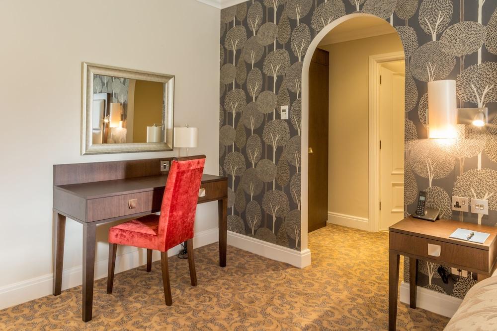 Oakley Hall Hotel Basingstoke Bagian luar foto