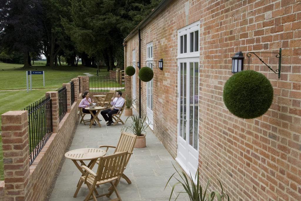 Oakley Hall Hotel Basingstoke Bagian luar foto