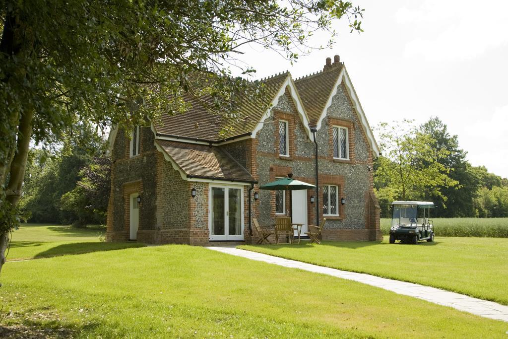 Oakley Hall Hotel Basingstoke Bagian luar foto