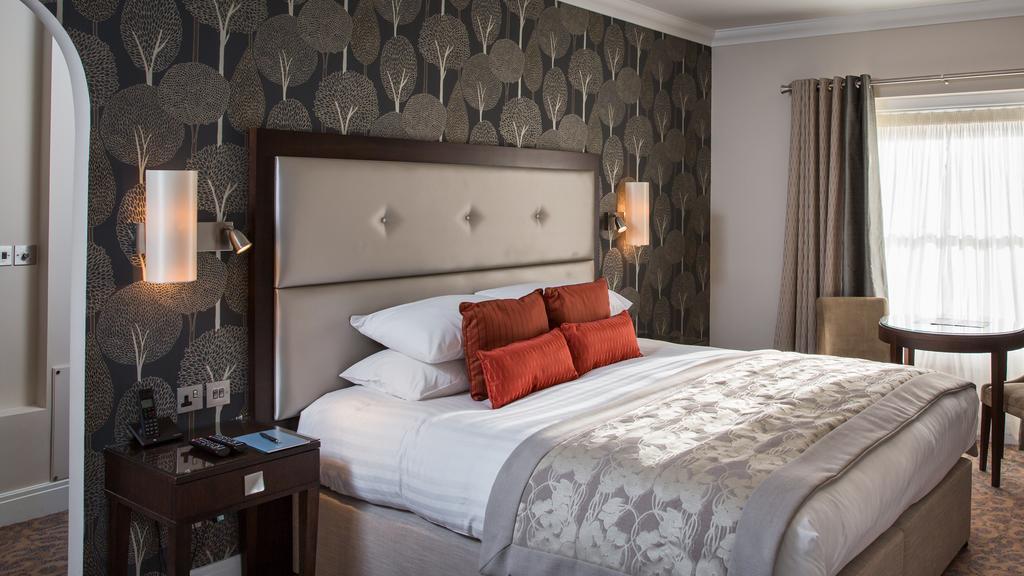 Oakley Hall Hotel Basingstoke Bagian luar foto