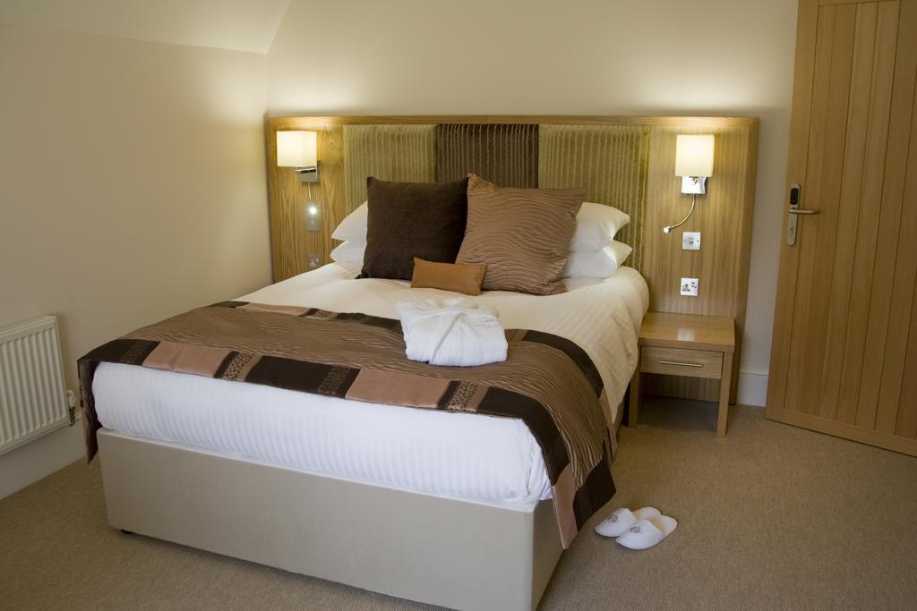 Oakley Hall Hotel Basingstoke Bagian luar foto