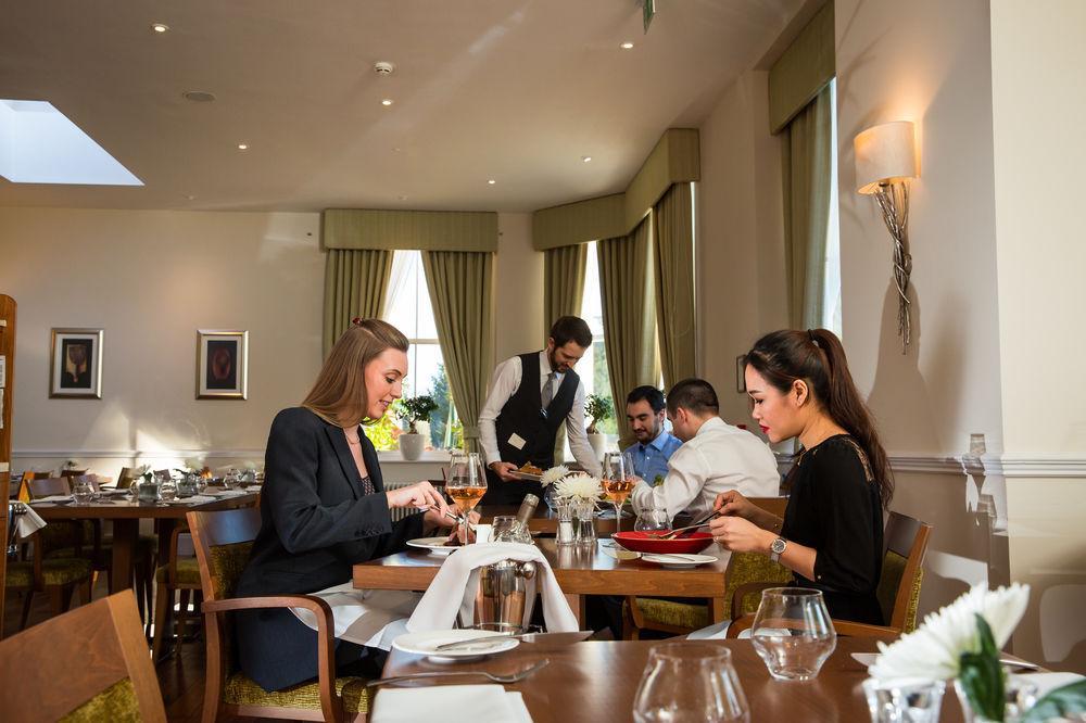 Oakley Hall Hotel Basingstoke Bagian luar foto