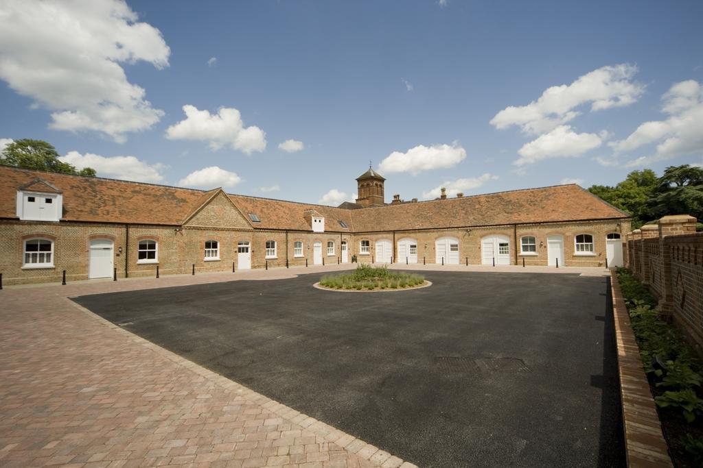 Oakley Hall Hotel Basingstoke Bagian luar foto