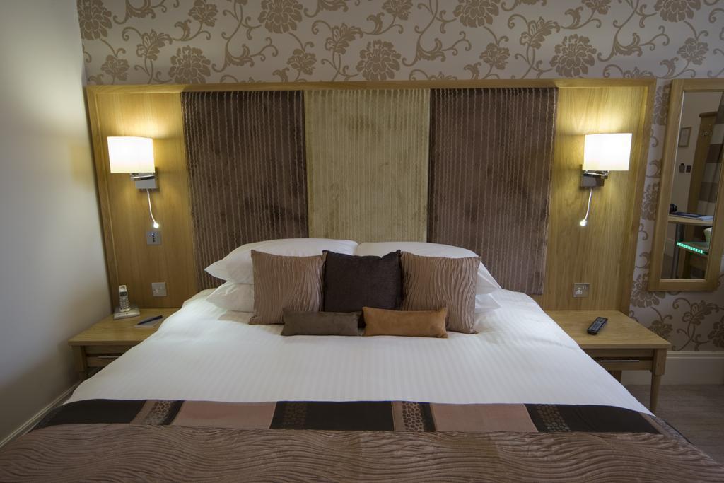 Oakley Hall Hotel Basingstoke Bagian luar foto