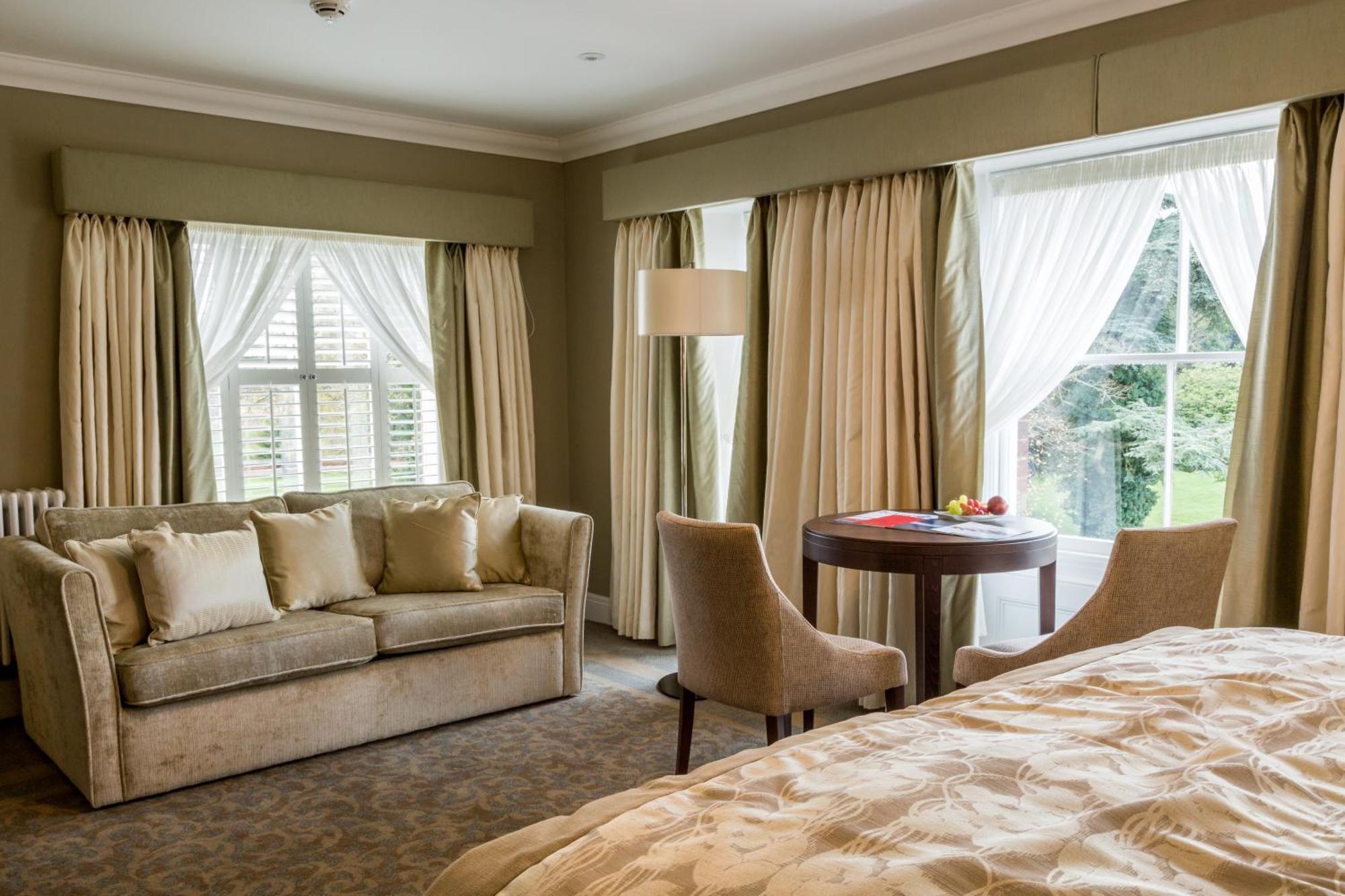 Oakley Hall Hotel Basingstoke Bagian luar foto