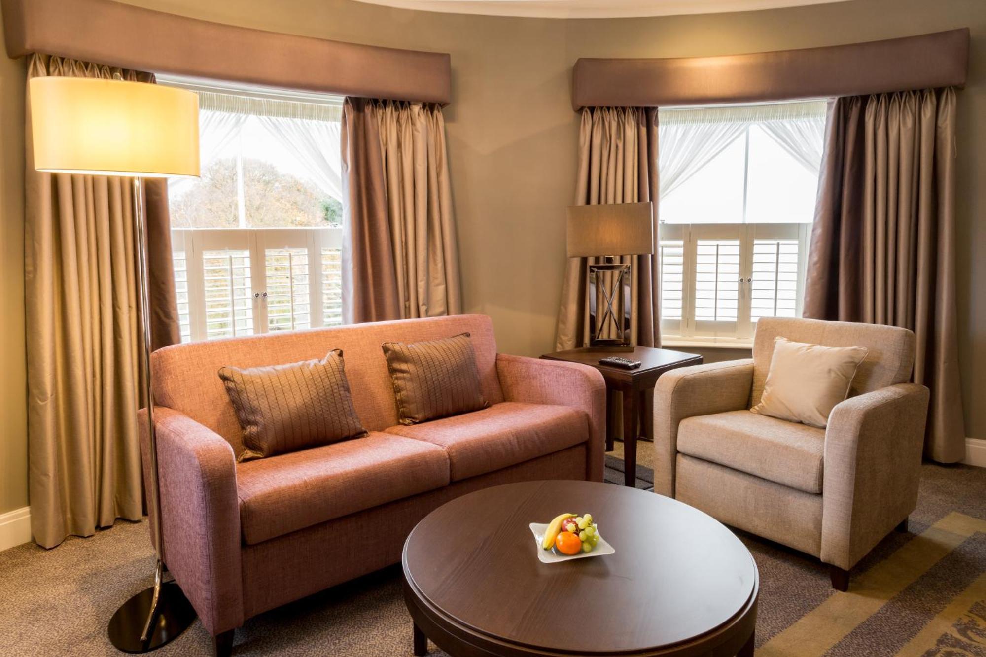 Oakley Hall Hotel Basingstoke Bagian luar foto