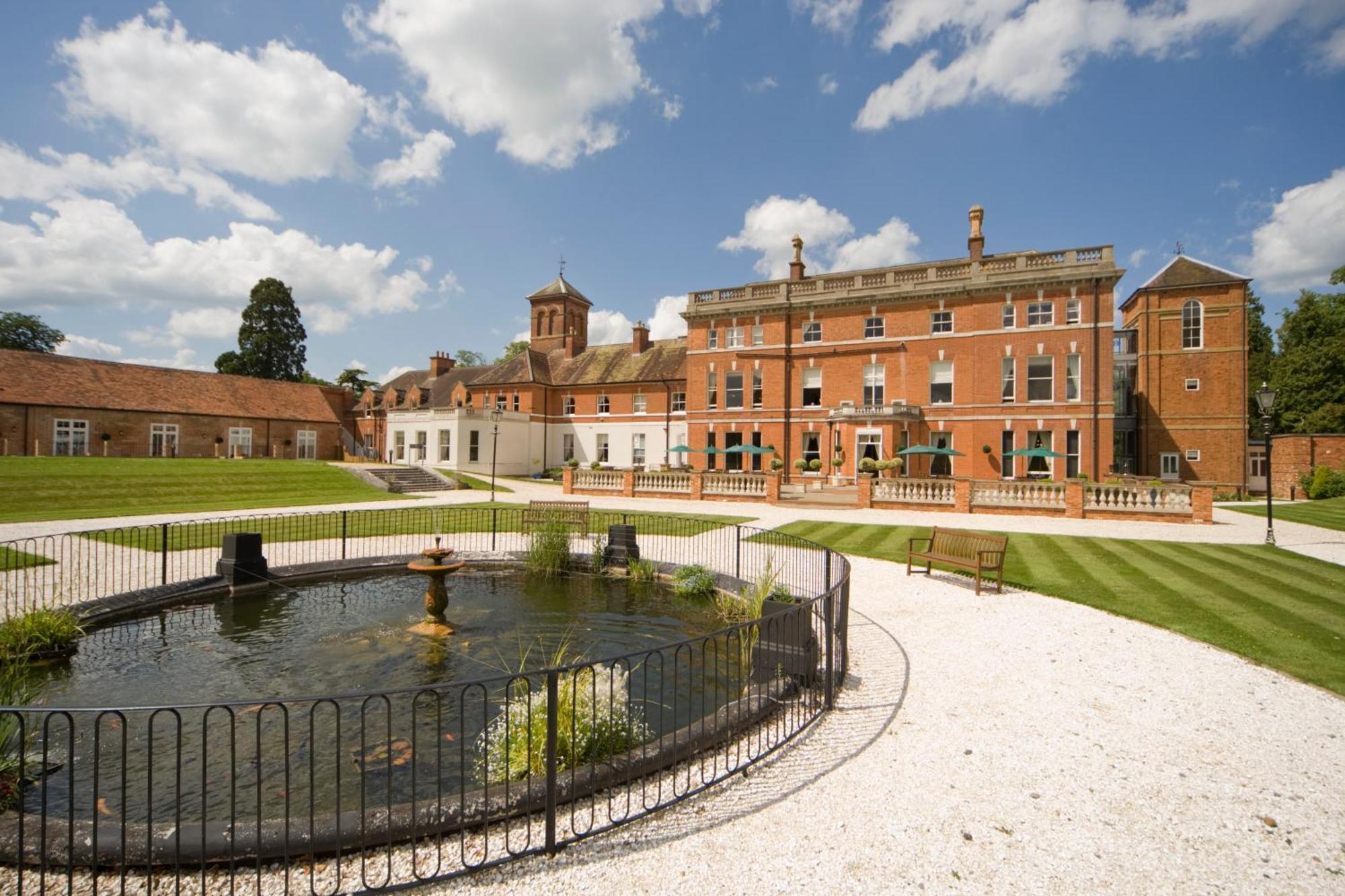 Oakley Hall Hotel Basingstoke Bagian luar foto