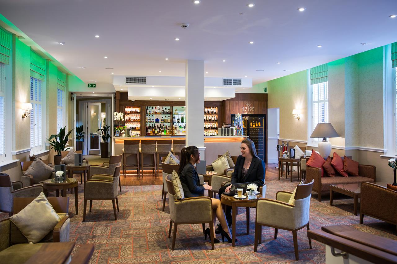 Oakley Hall Hotel Basingstoke Bagian luar foto