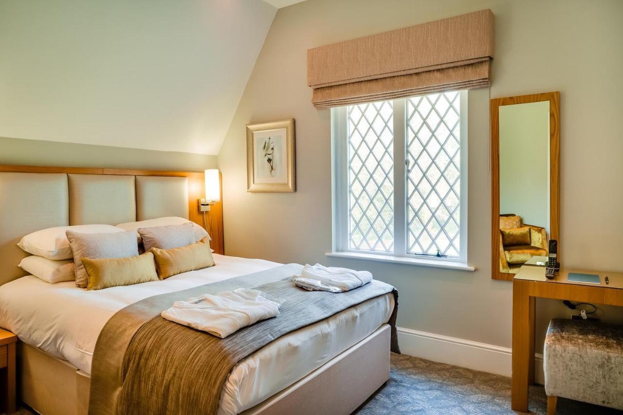 Oakley Hall Hotel Basingstoke Bagian luar foto