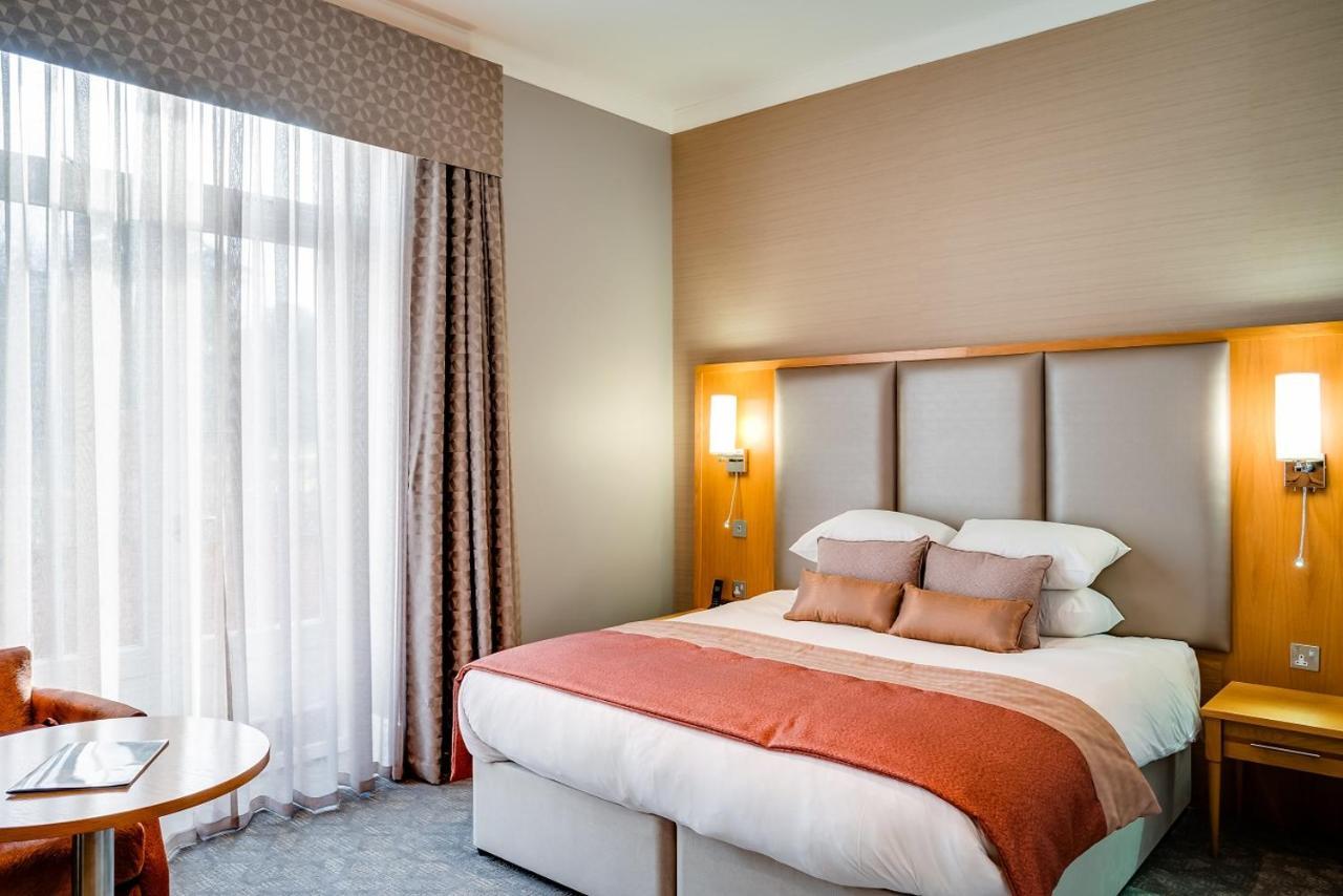 Oakley Hall Hotel Basingstoke Bagian luar foto